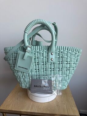 ✨ AUTHENTIC ✨ PRISTINE ✨ Balenciaga Bistro Basket Bag with Strap - Mint Green